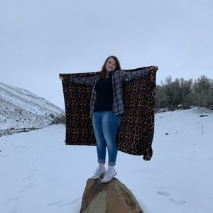 Meet your Posher, Hallie